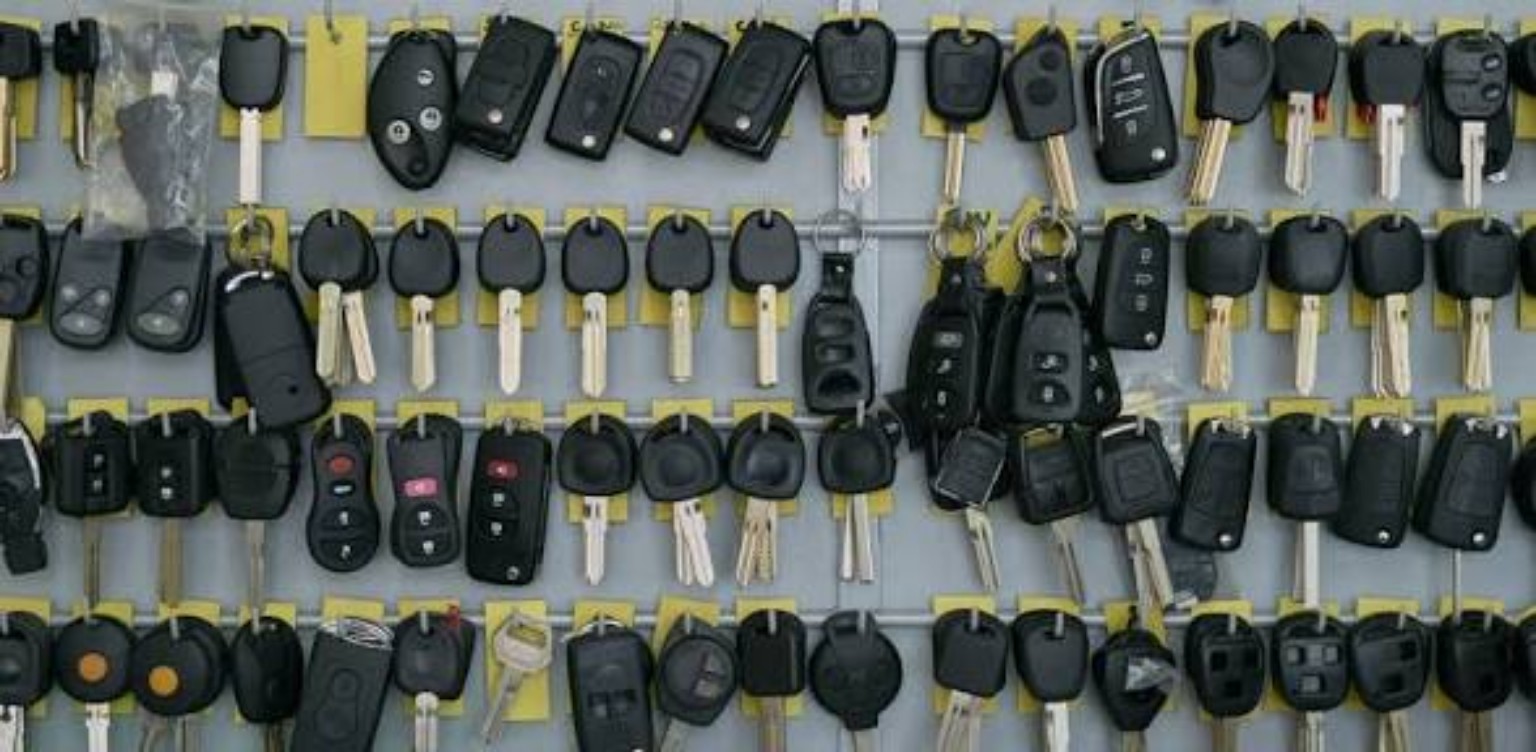 Car keys duplicating and programing photo 2