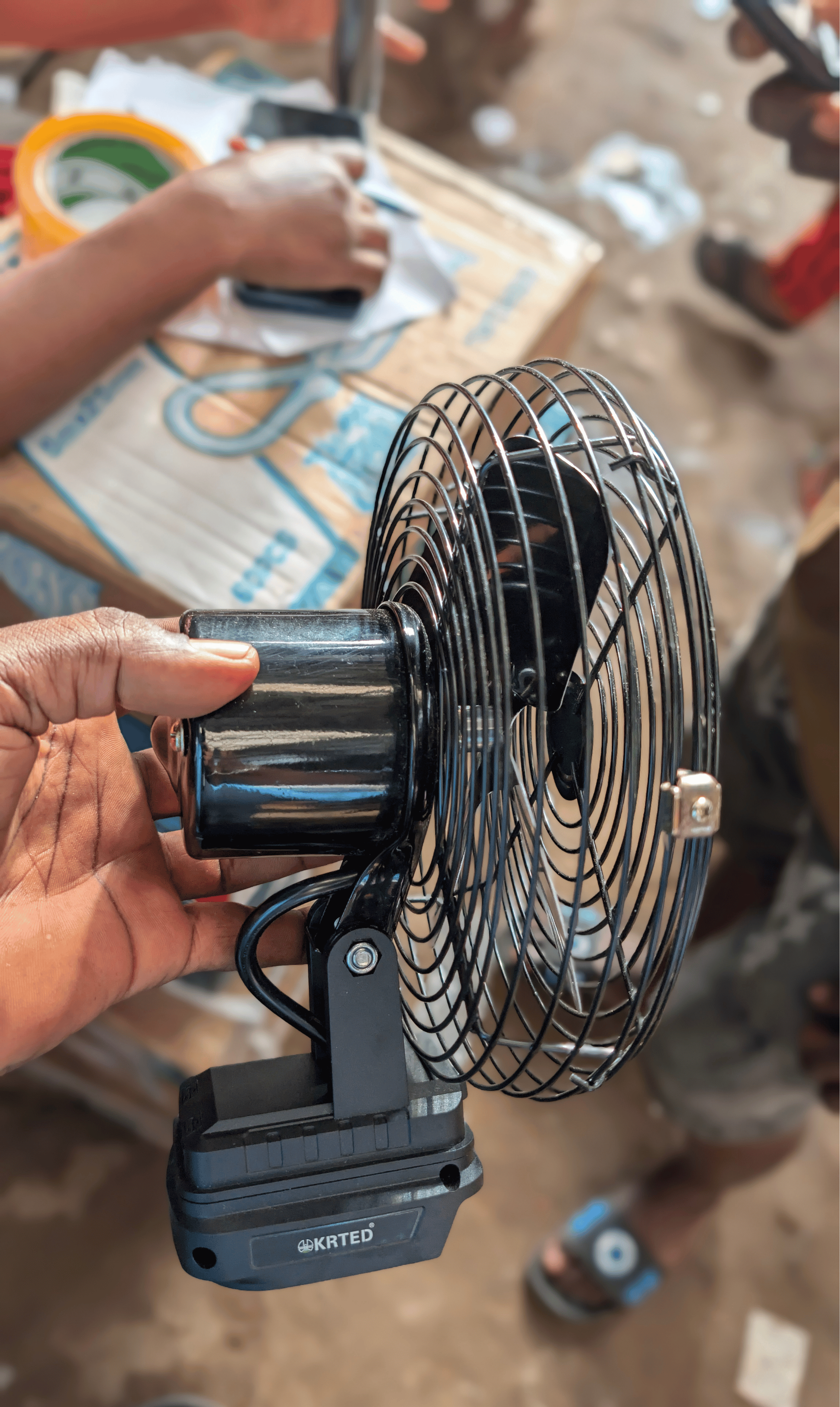 Portable battery fan photo 3