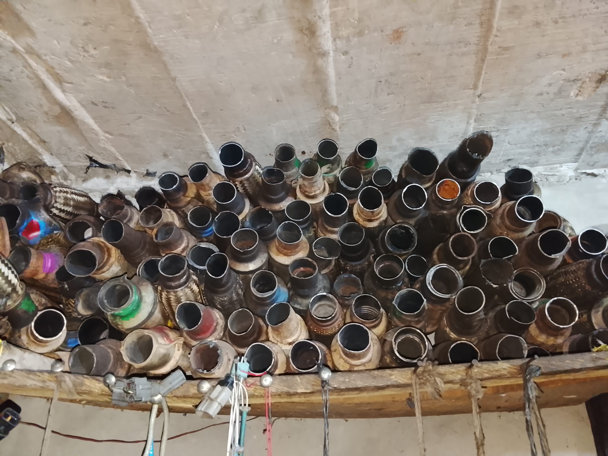 Oxygen sensor exhaust catalyst exhaust net exhaust pot